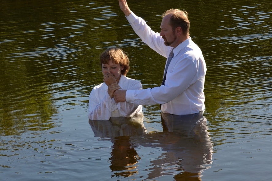 Pourquoi baptise-t-on dans l'eau ?